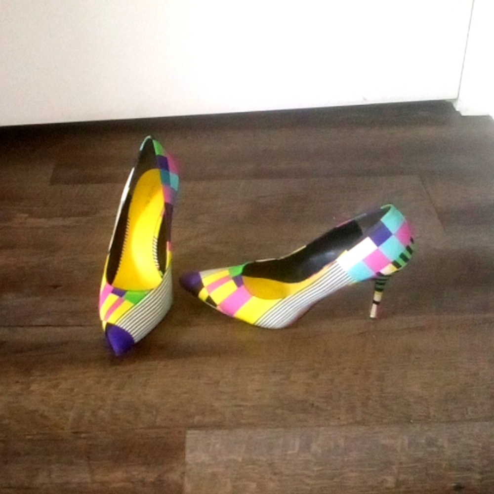 Nine West  Size 8 Pointed Toe Heels